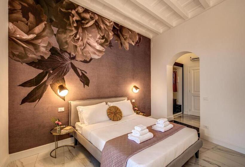 پانسیون Little Queen Pantheon