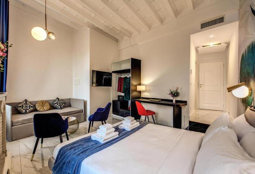 پانسیون Little Queen Pantheon