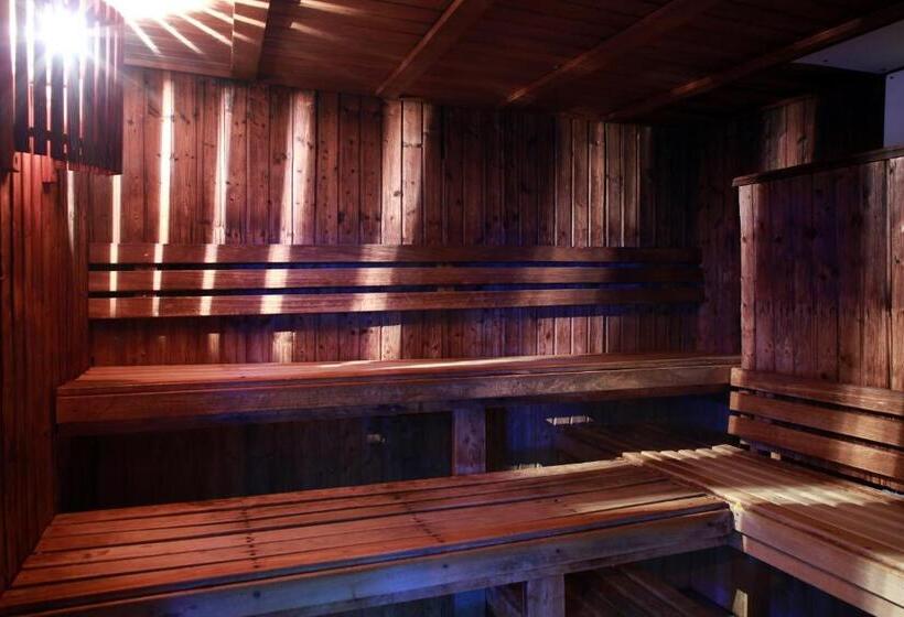 Отель Armagh City