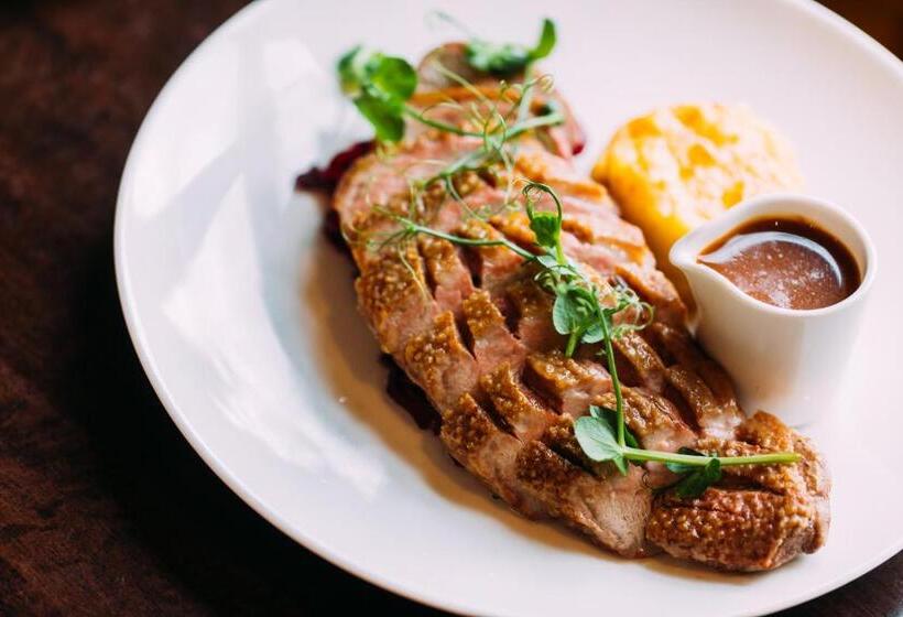 Отель Armagh City