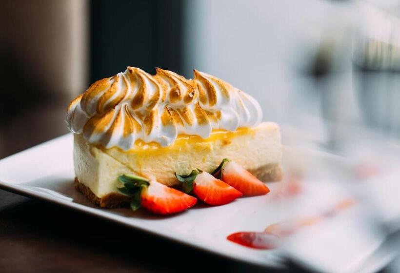 Отель Armagh City