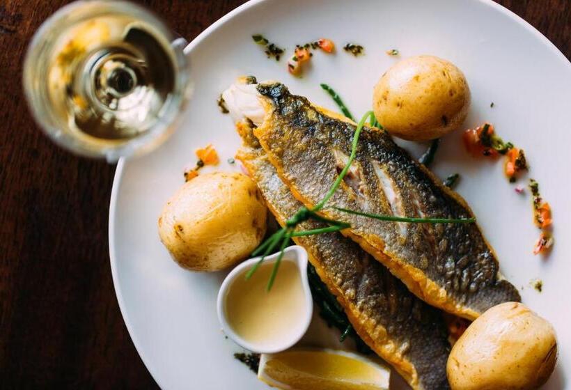 Отель Armagh City