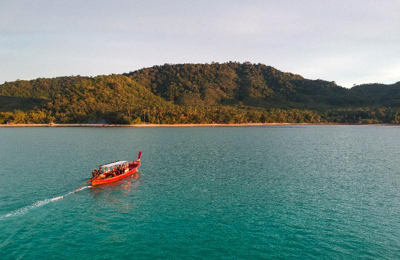Hotel Baan Mai Beachfront Phuket Lone Island