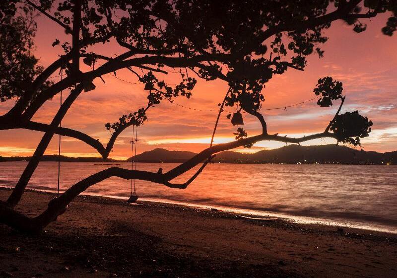 Hotel Baan Mai Beachfront Phuket Lone Island