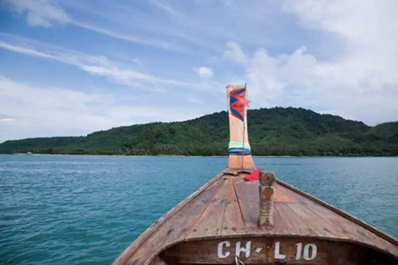 호텔 Baan Mai Beachfront Phuket Lone Island