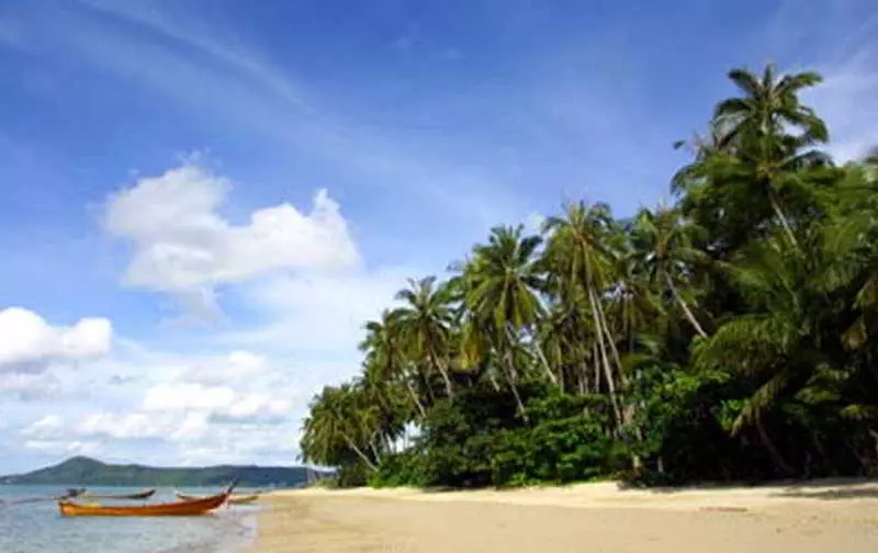 호텔 Baan Mai Beachfront Phuket Lone Island