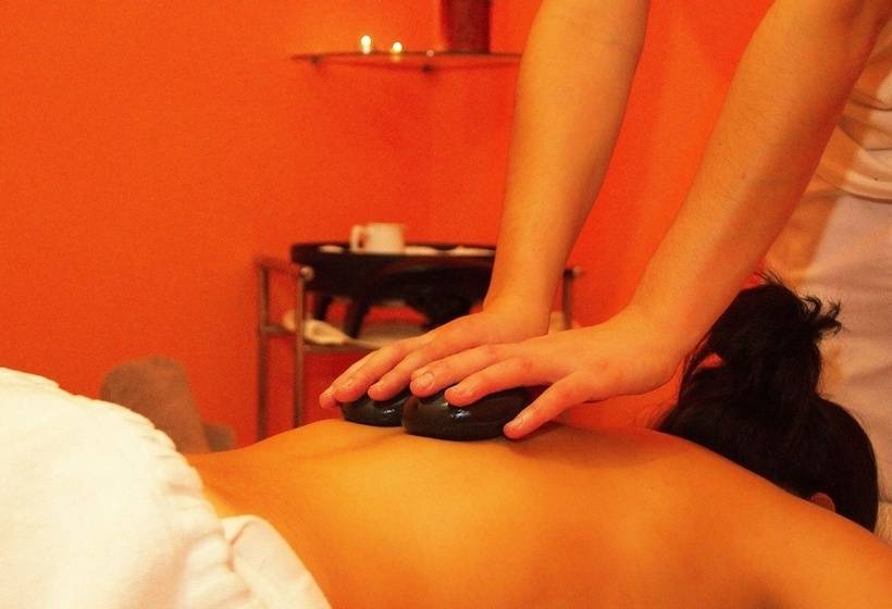 هتل Balneario Rio Pambre