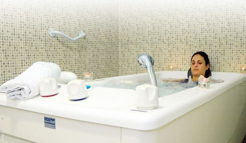 هتل Balneario Rio Pambre