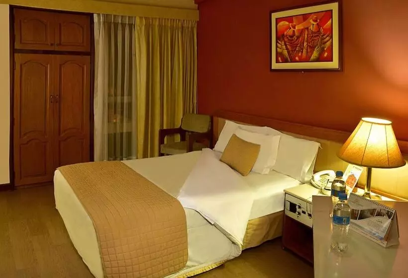 هتل Cesar S Plaza