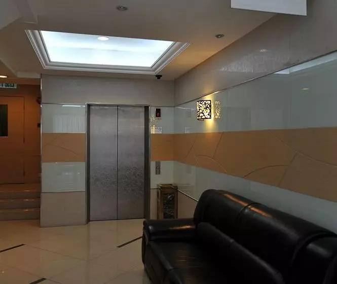 هتل Cosco Inn
