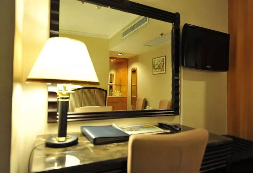 هتل Cosco Inn
