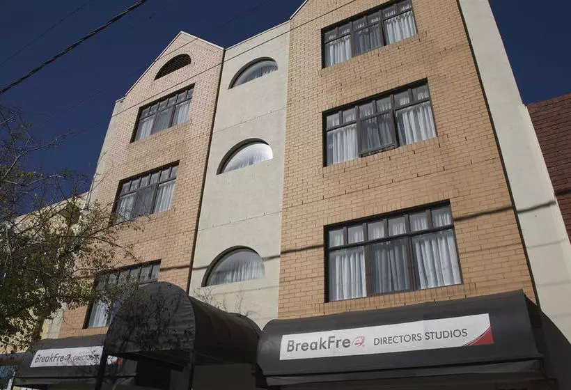 هتل Breakfree Directors Studios