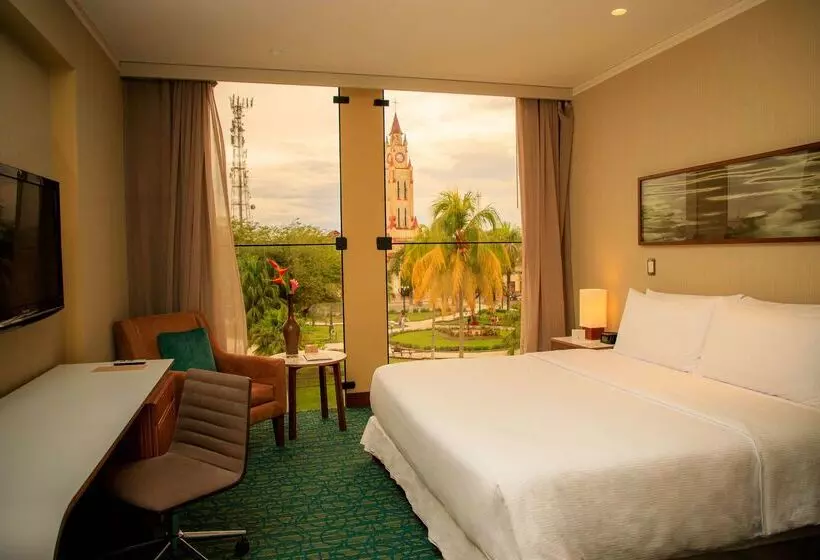 هتل Doubletree By Hilton Iquitos