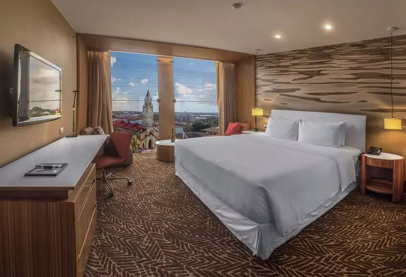 هتل Doubletree By Hilton Iquitos