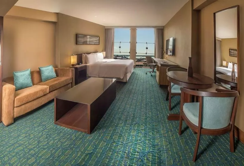 هتل Doubletree By Hilton Iquitos