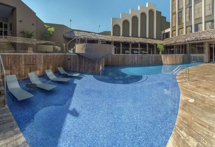 هتل Doubletree By Hilton Iquitos