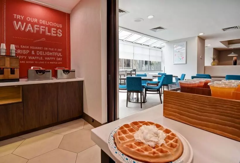 هتل Hampton Inn Nyjfk