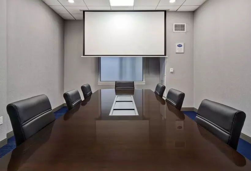 هتل Hampton Inn Nyjfk