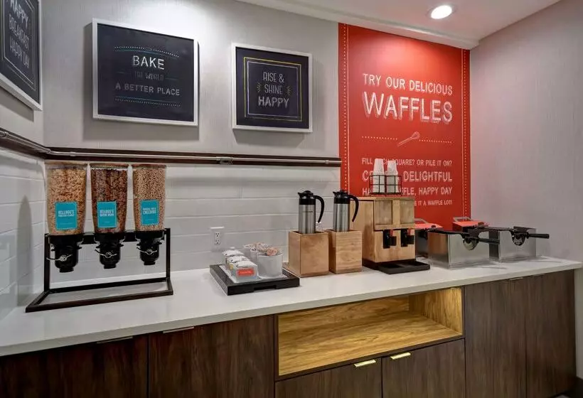 هتل Hampton Inn Nyjfk