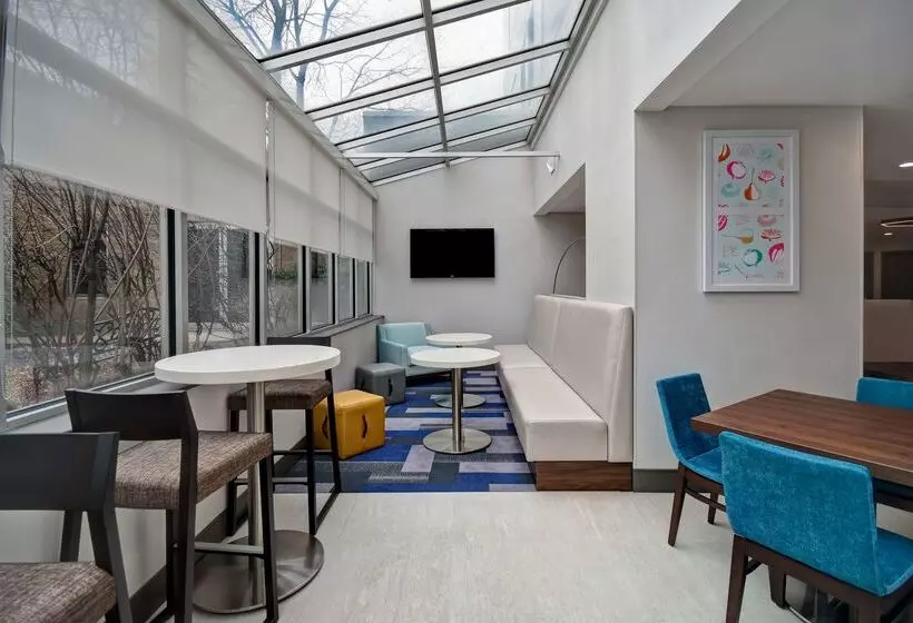 هتل Hampton Inn Nyjfk