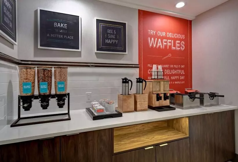 هتل Hampton Inn Nyjfk