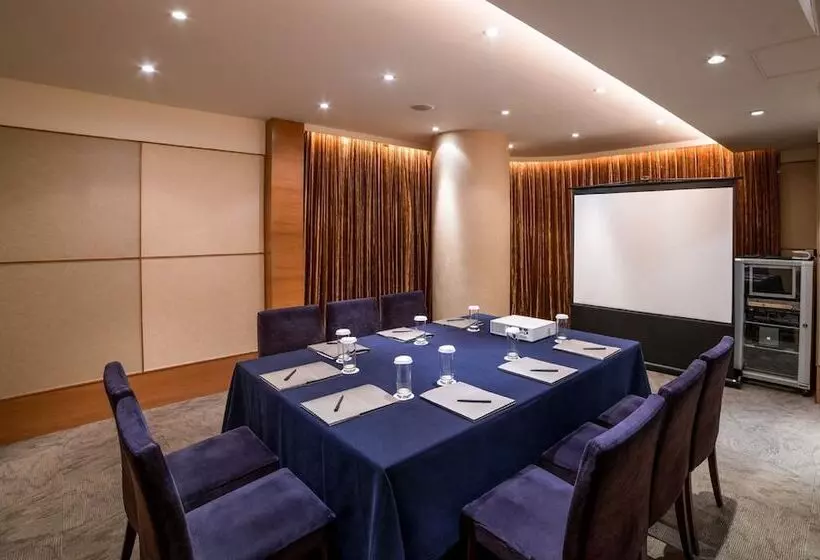 هتل Harbour Plaza Metropolis