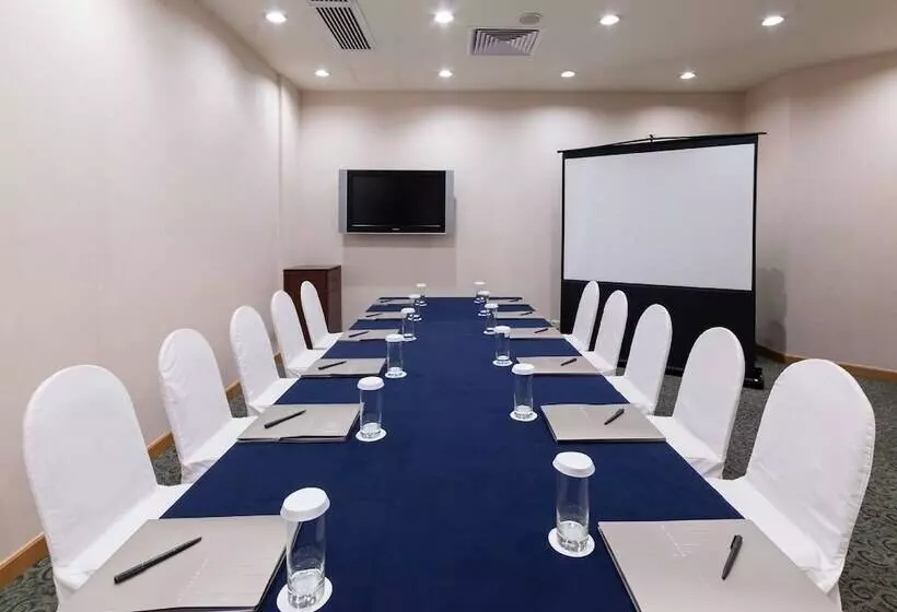 هتل Harbour Plaza Metropolis