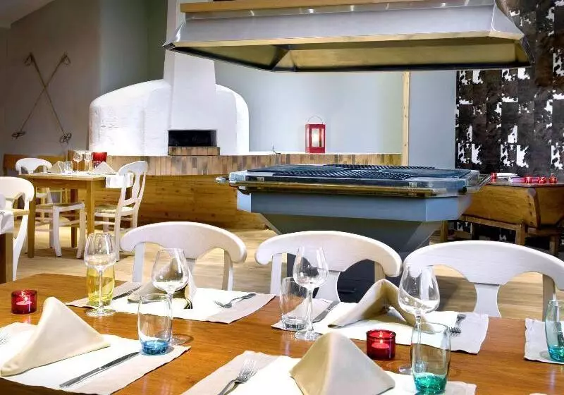 Отель Mercure Saintlary