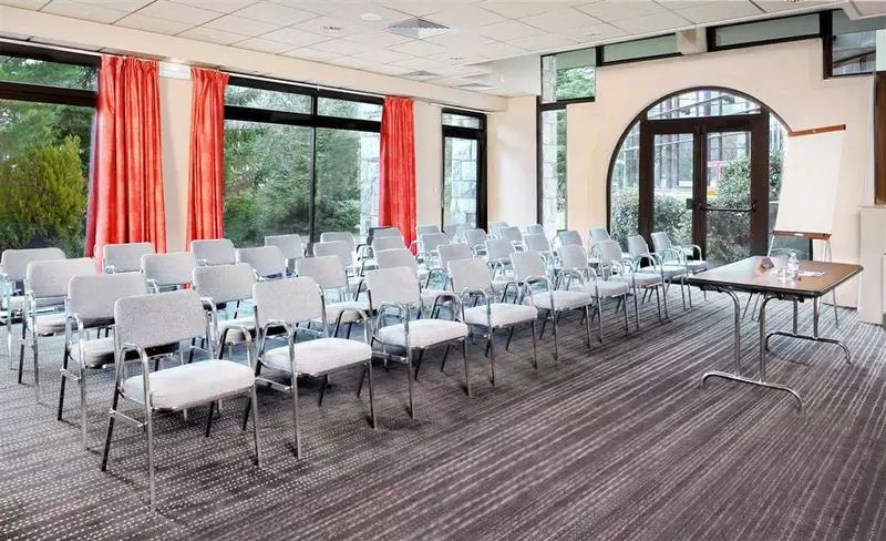 Отель Mercure Saintlary