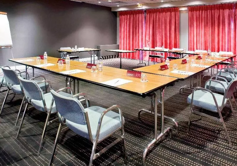 Отель Mercure Saintlary