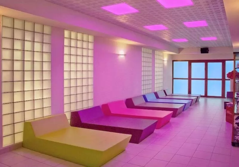 Отель Mercure Saintlary