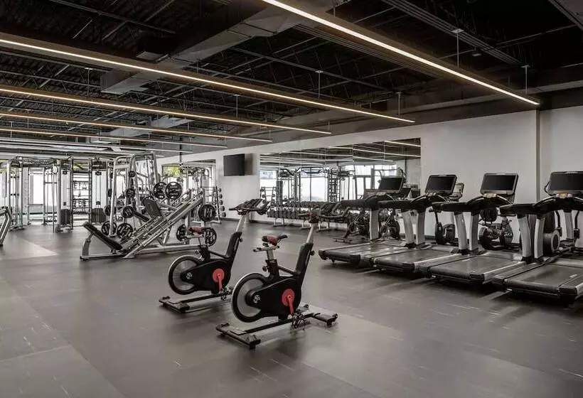 ホテル Renaissance Newark Airport