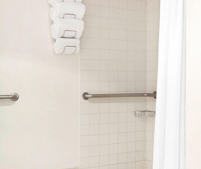 هتل Renaissance Newark Airport