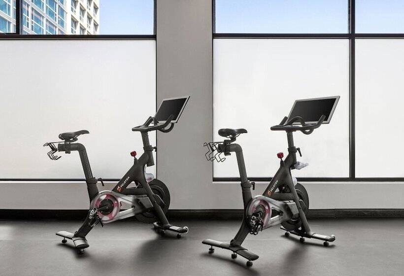 هتل Renaissance Newark Airport