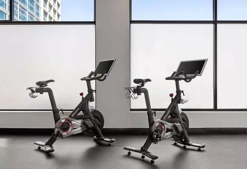 ホテル Renaissance Newark Airport