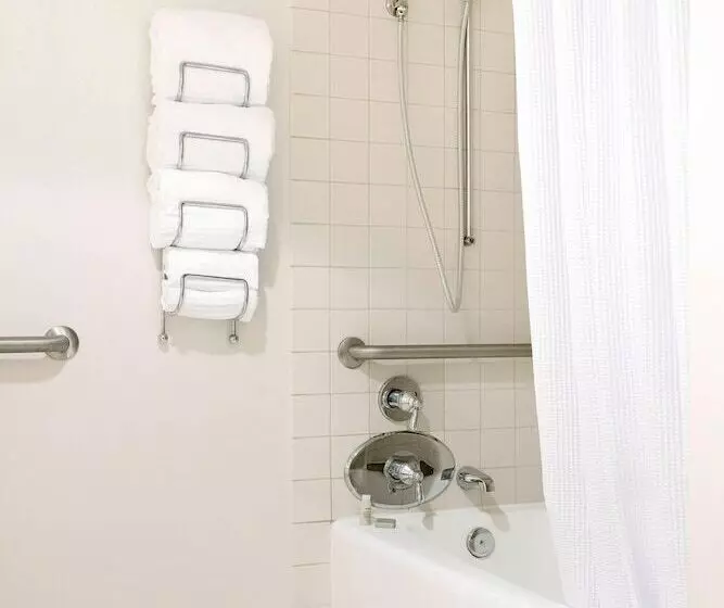 ホテル Renaissance Newark Airport