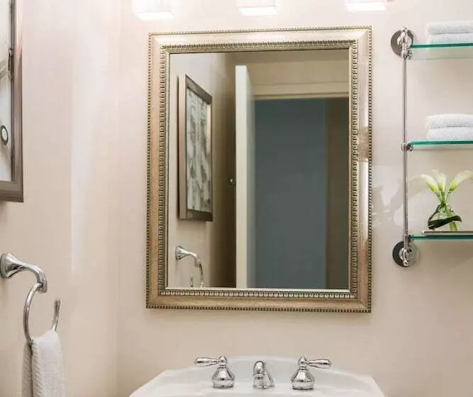 ホテル Renaissance Newark Airport