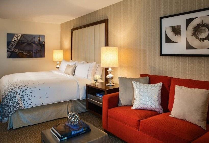 هتل Renaissance Newark Airport