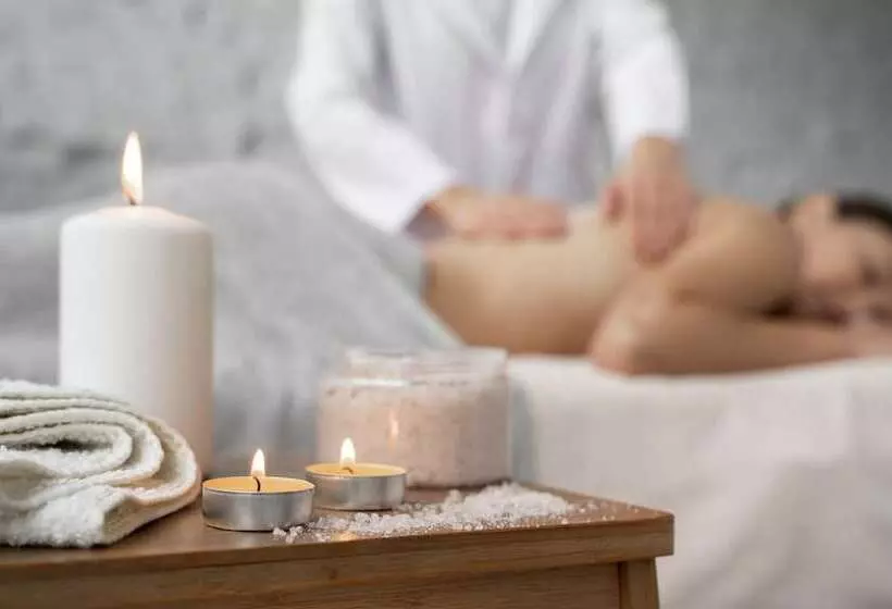 هتل Spa La Central Adults Only