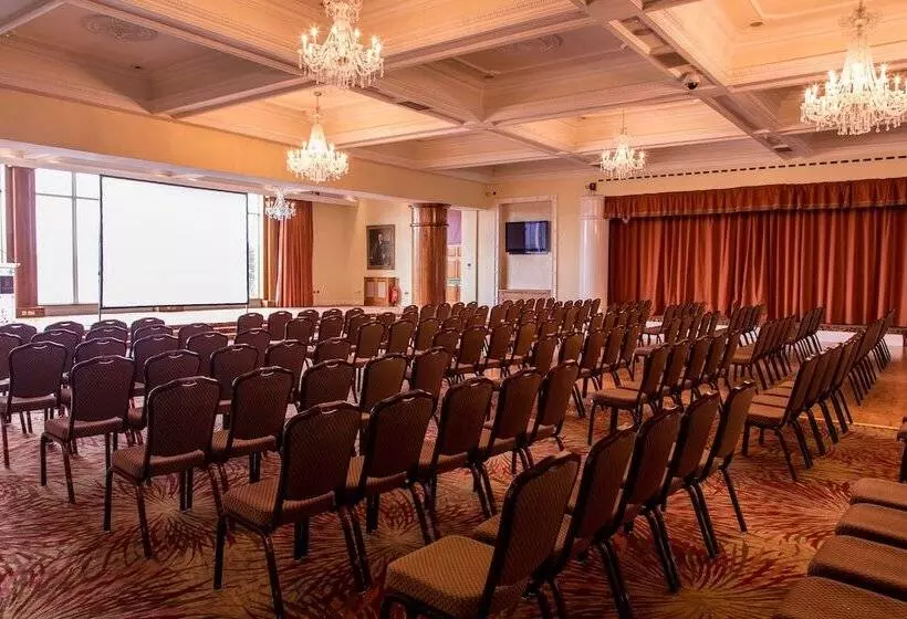 酒店 The Culloden Estate And Spa