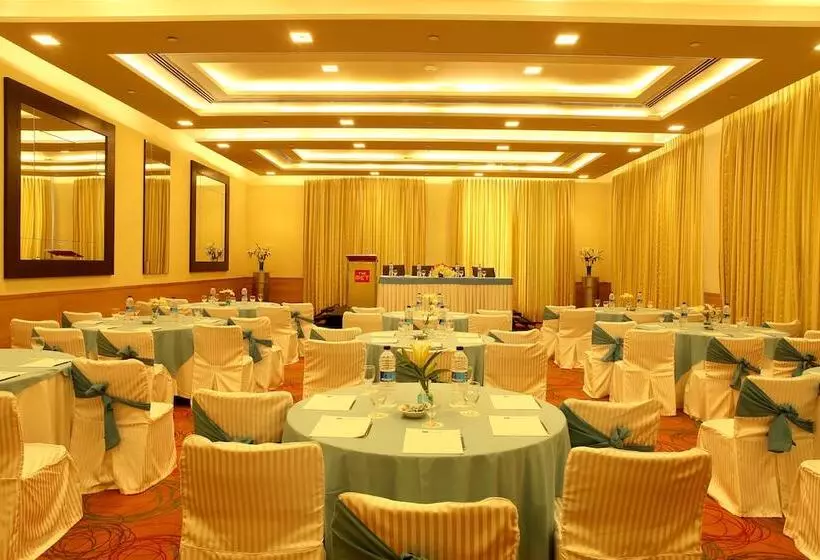 The Metropolitan Hotel & Spa New Delhi