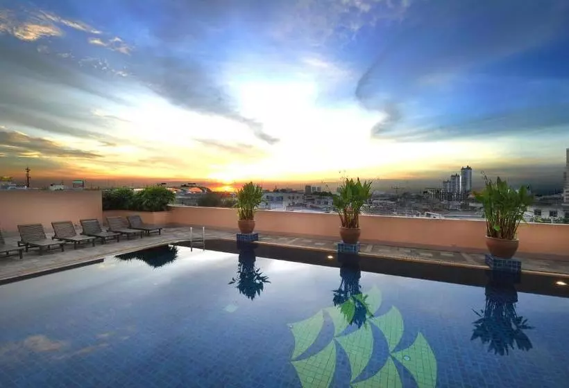 هتل Tongtara Riverview
