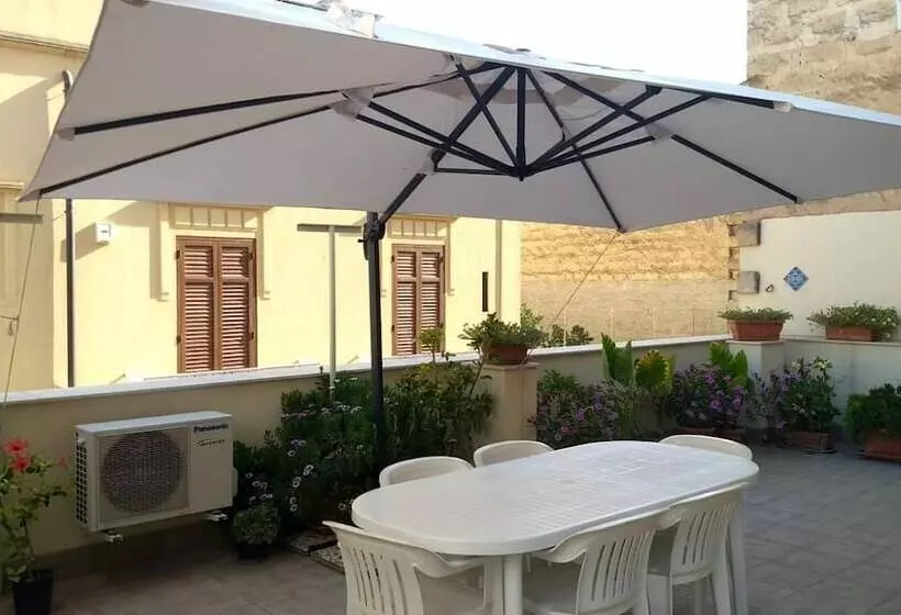 تختخواب و صبحانه Sole Di Trapani