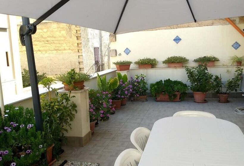 تختخواب و صبحانه Sole Di Trapani