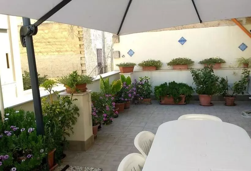 تختخواب و صبحانه Sole Di Trapani