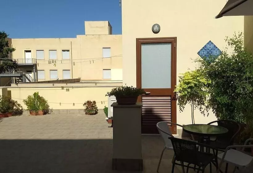 تختخواب و صبحانه Sole Di Trapani