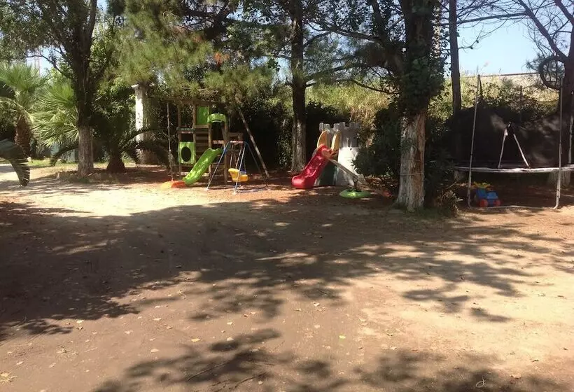 هتل Camping Scogliera Azzurra