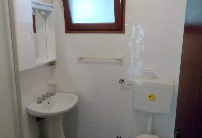 هتل Camping Scogliera Azzurra