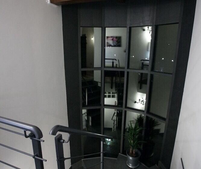 تختخواب و صبحانه Cristiano