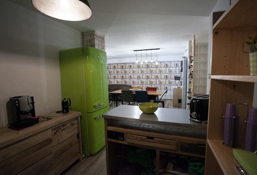 تختخواب و صبحانه Cristiano